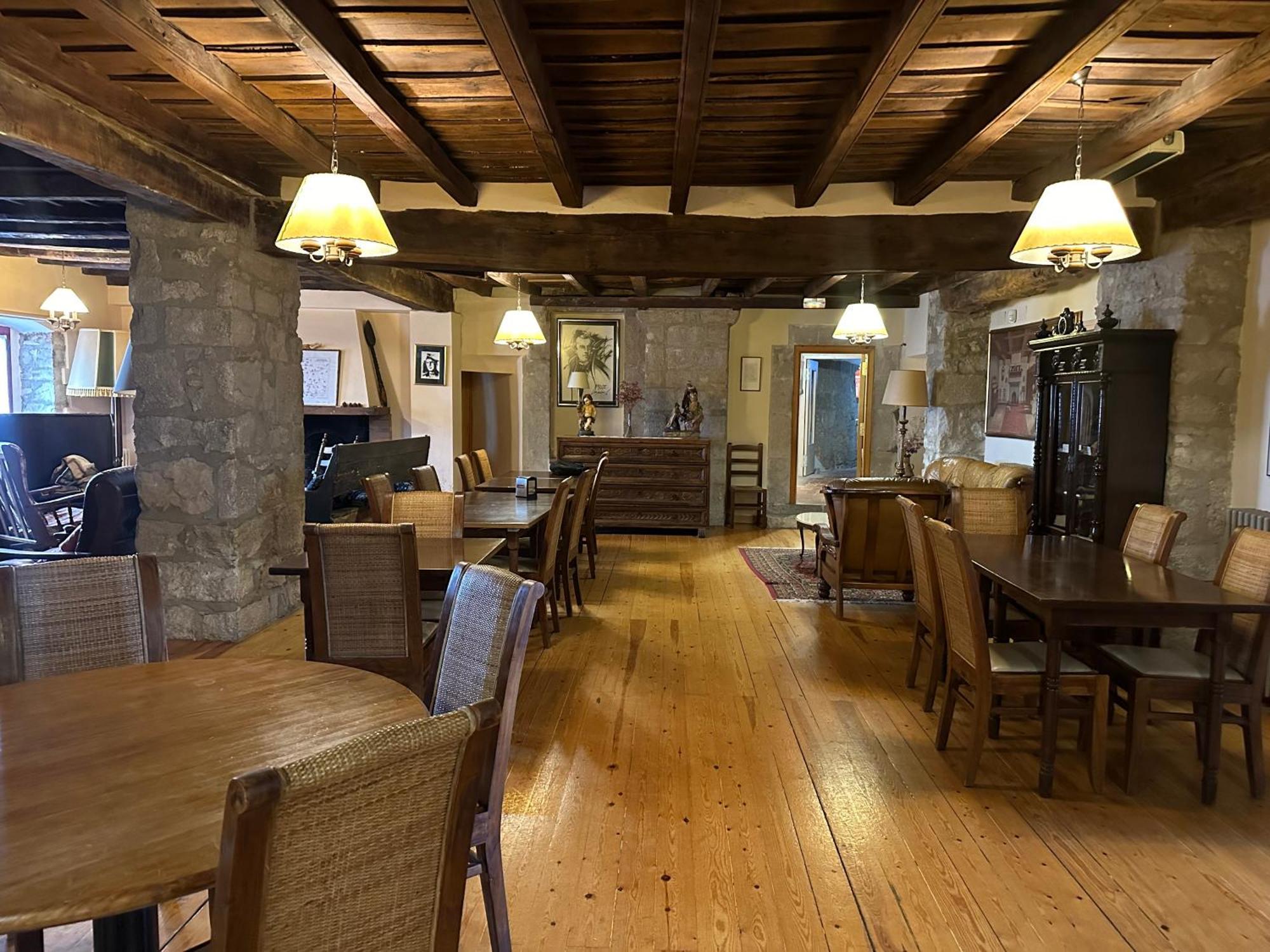 Santuari Mare De Deu Del Mont Restaurant-Hostatgeria Hotel Beuda Екстериор снимка
