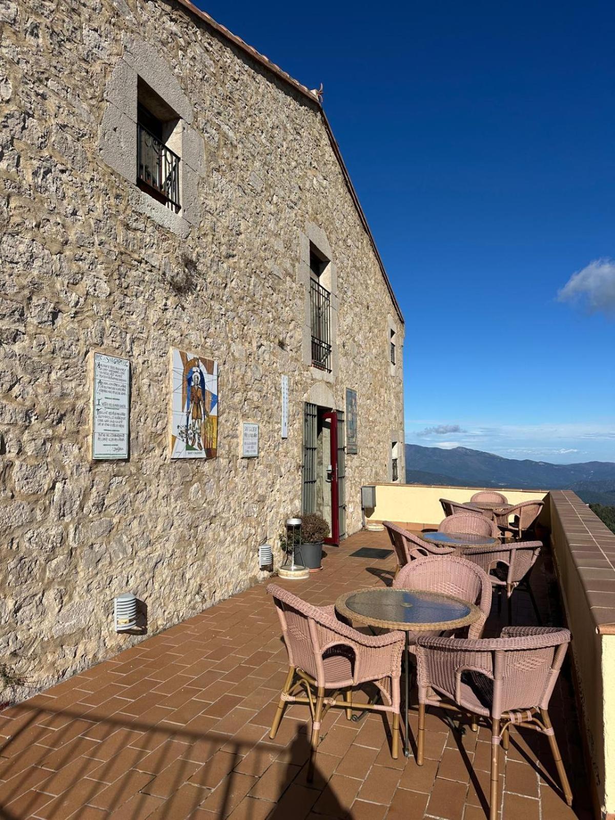Santuari Mare De Deu Del Mont Restaurant-Hostatgeria Hotel Beuda Екстериор снимка