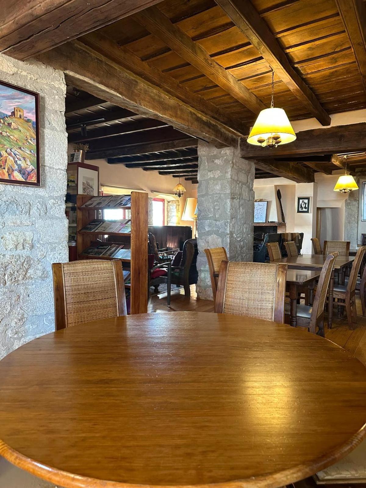 Santuari Mare De Deu Del Mont Restaurant-Hostatgeria Hotel Beuda Екстериор снимка