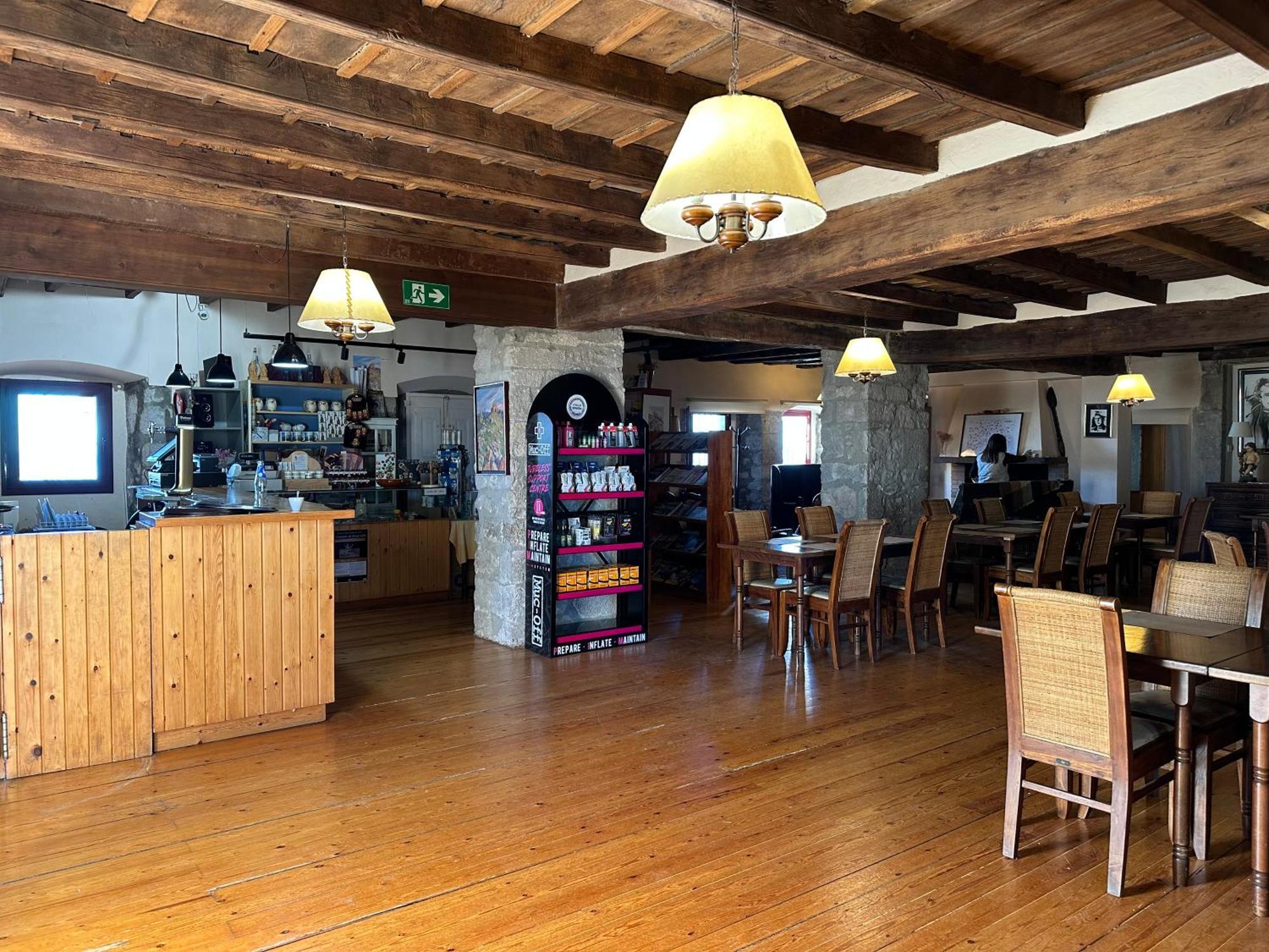 Santuari Mare De Deu Del Mont Restaurant-Hostatgeria Hotel Beuda Екстериор снимка