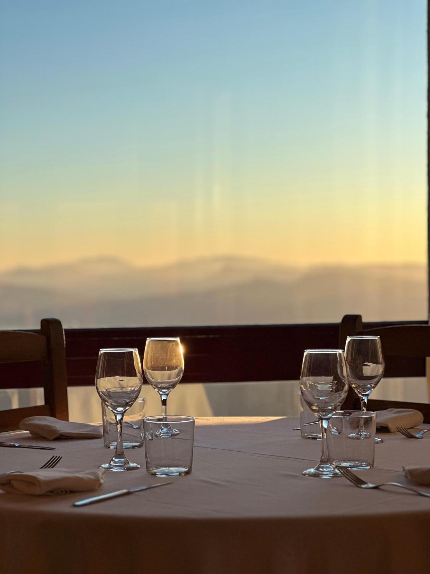 Santuari Mare De Deu Del Mont Restaurant-Hostatgeria Hotel Beuda Екстериор снимка