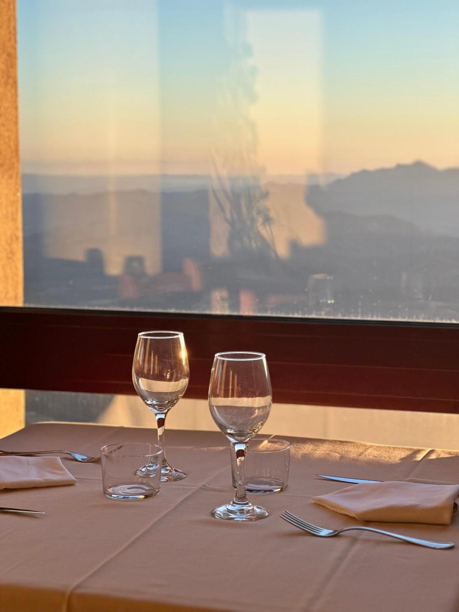 Santuari Mare De Deu Del Mont Restaurant-Hostatgeria Hotel Beuda Екстериор снимка