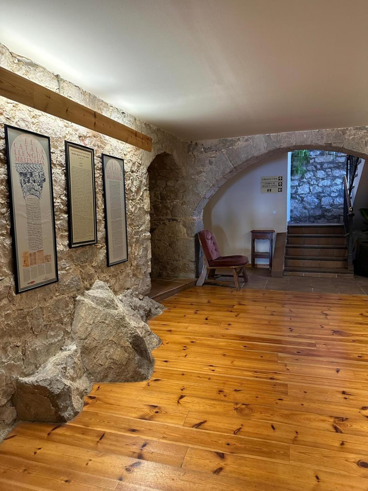 Santuari Mare De Deu Del Mont Restaurant-Hostatgeria Hotel Beuda Екстериор снимка