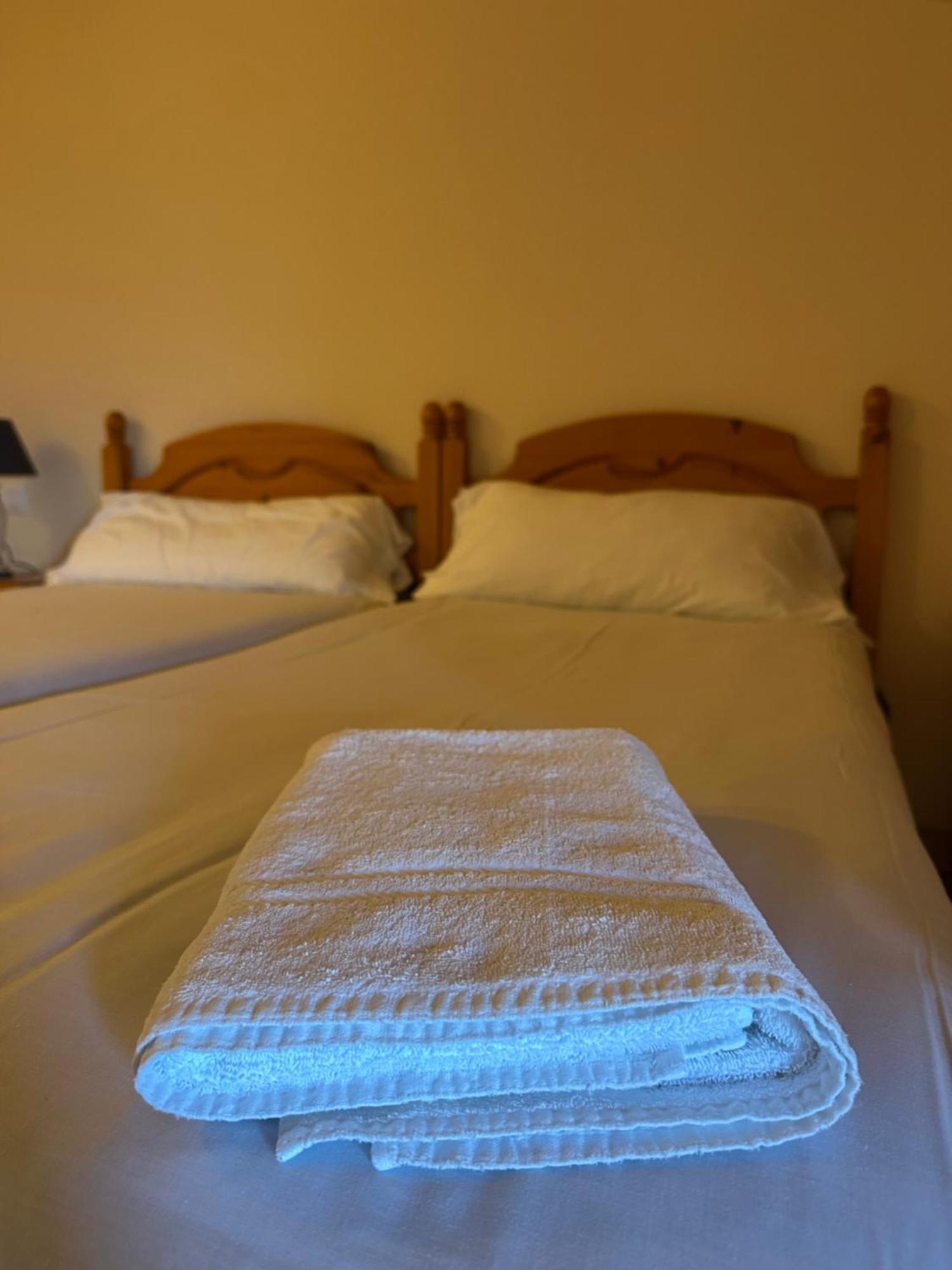 Santuari Mare De Deu Del Mont Restaurant-Hostatgeria Hotel Beuda Екстериор снимка