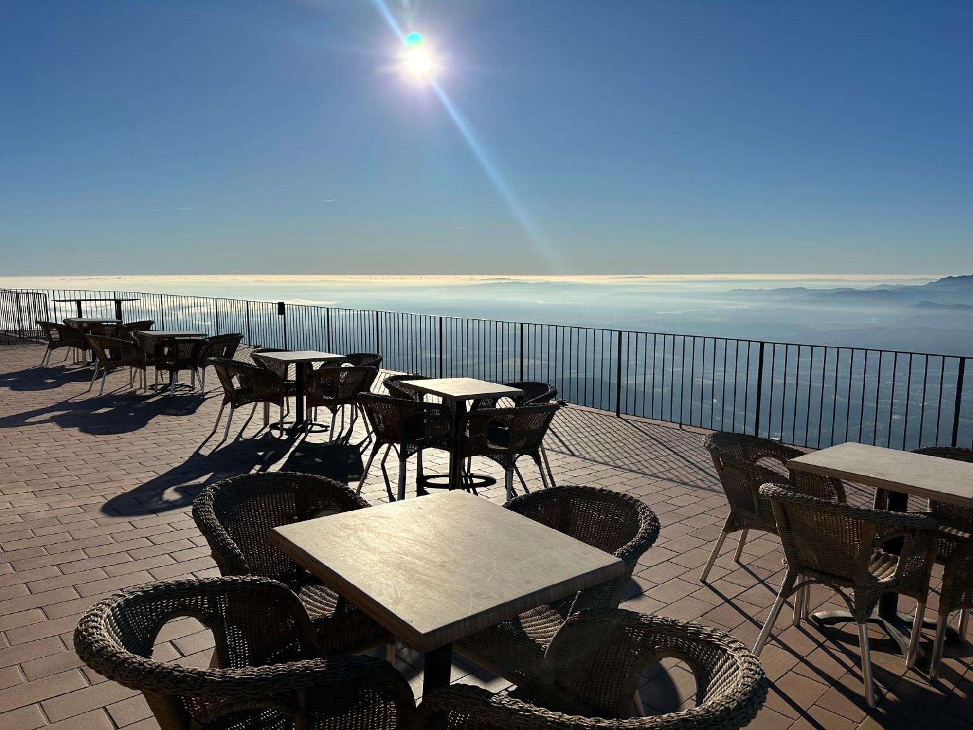 Santuari Mare De Deu Del Mont Restaurant-Hostatgeria Hotel Beuda Екстериор снимка