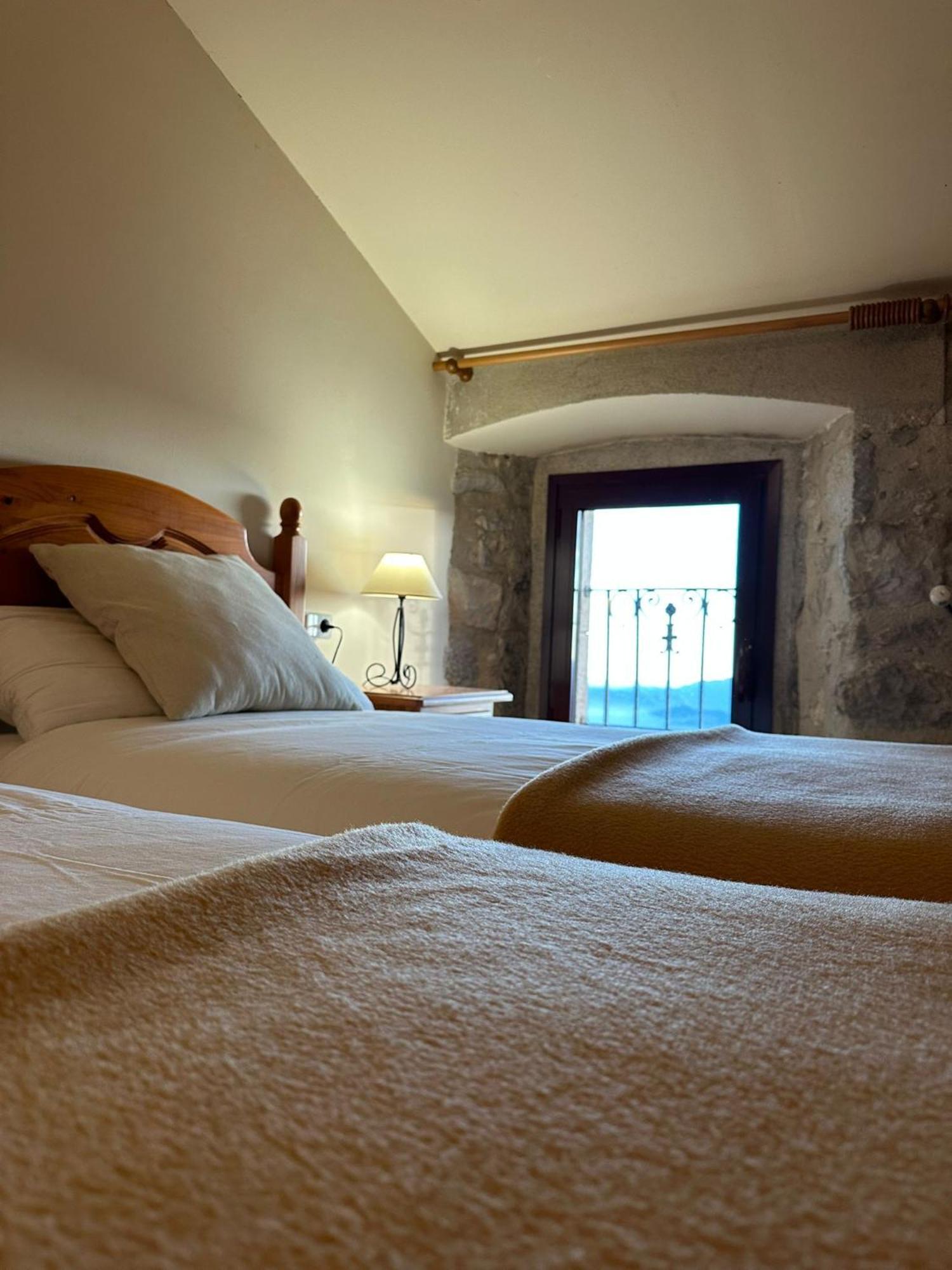 Santuari Mare De Deu Del Mont Restaurant-Hostatgeria Hotel Beuda Екстериор снимка